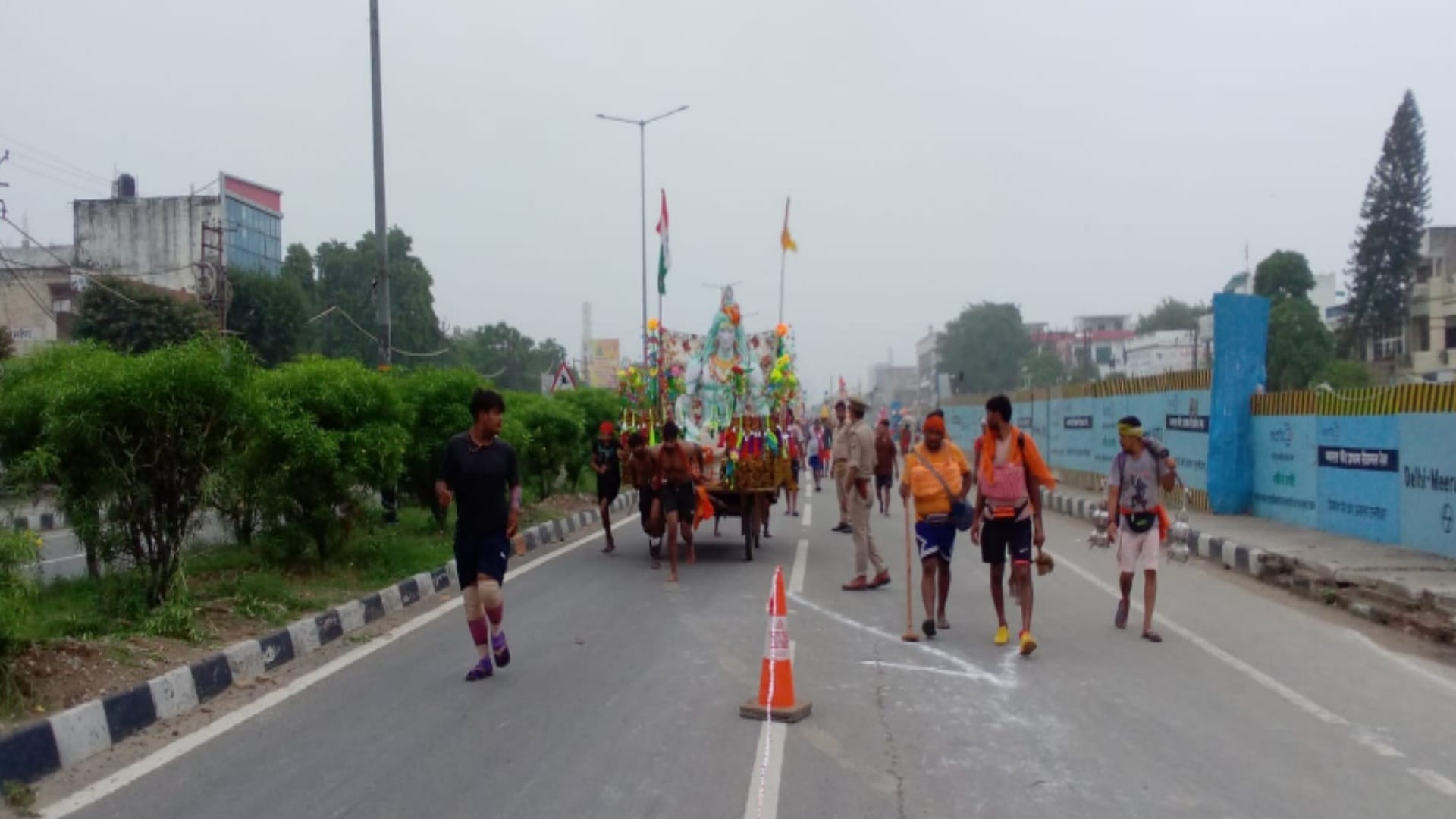 Big vehicles Ban on Delhi-Doon expressway due to kanwad Yatra, Vehicles will run on one side of the divider