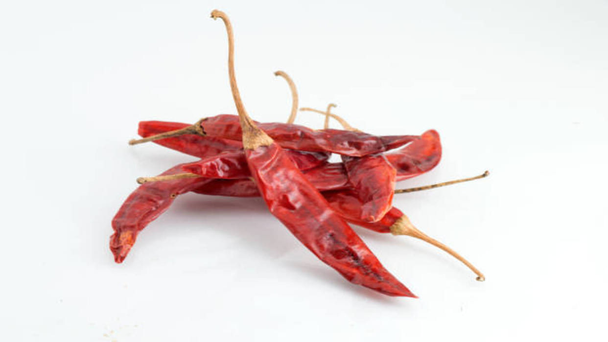 Laal Mirch Ke Upay astro benefits of Red chili in hindi
