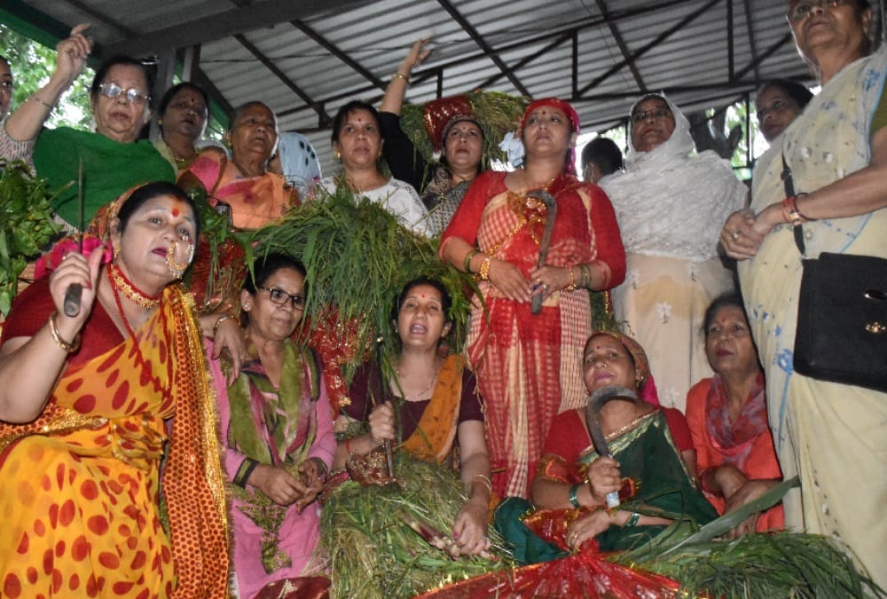 fodder leaves dispute: uttarakhand women congress protest Today
