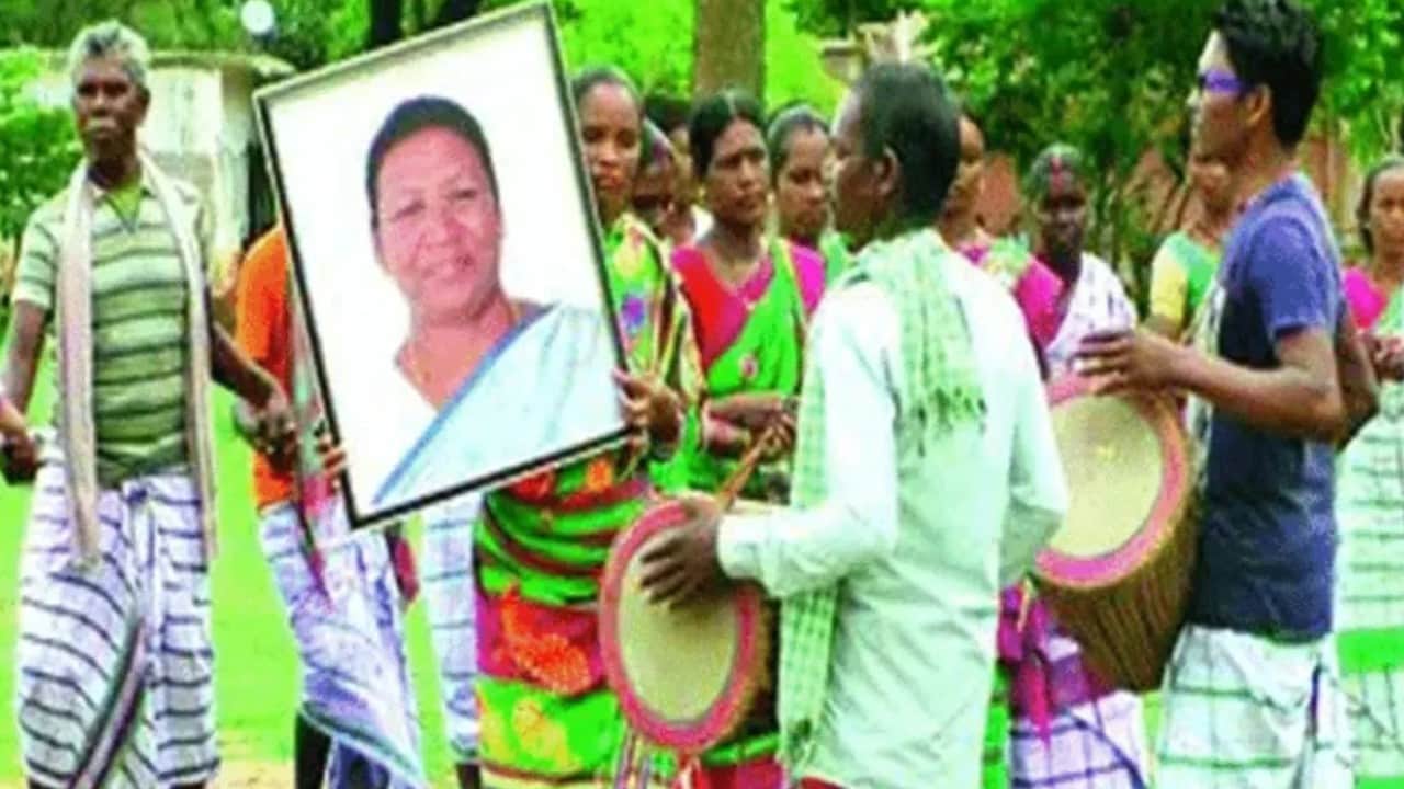Celebration of victory in presidential election in Draupadi Murmu's village, see in pictures how tribal societ