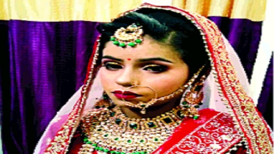 married woman dies under suspicious circumstances in harsh vihar delhi in-laws absconding after leaving hospit