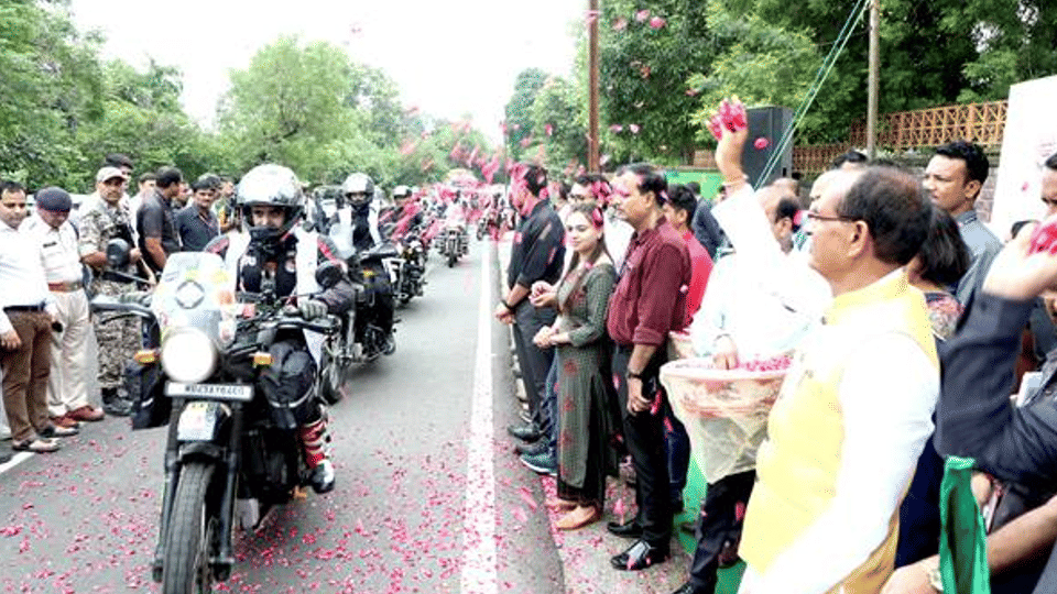 MP News: Shivraj Singh Chouhan Shows Green Flag for Bikers