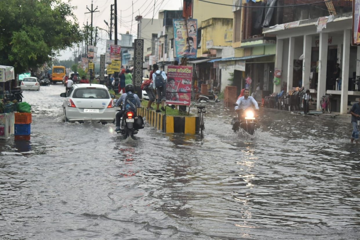 Roads of half the city filled with 15 mm of rain