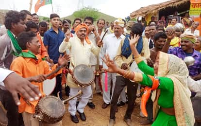 डाला में राज्यमंत्री संजीव सिंह गोंड की अगुवाई में निकला जुलूस