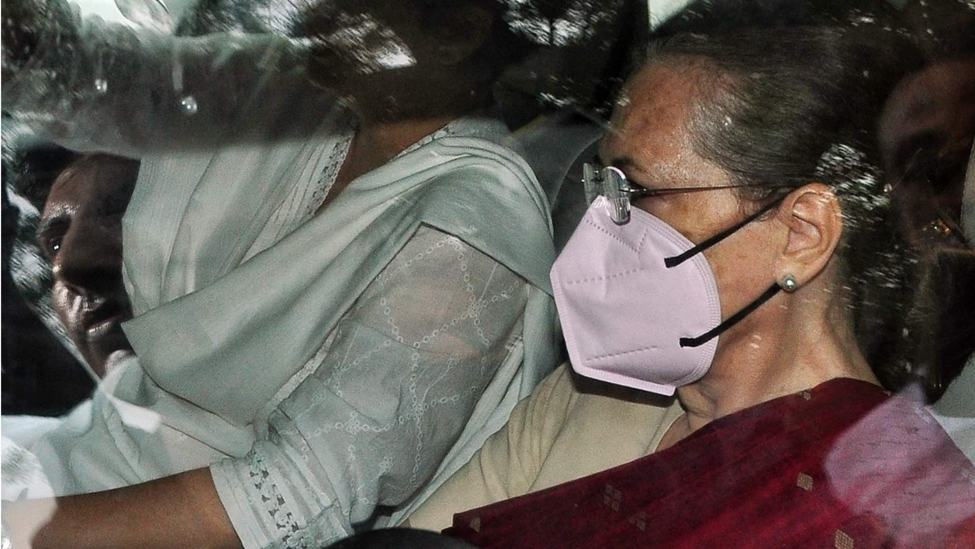 Amar Ujala Top News Sonia Gandhi ED Question Rahul Gandhi Detained Ranveer singh FIR Latest News Update