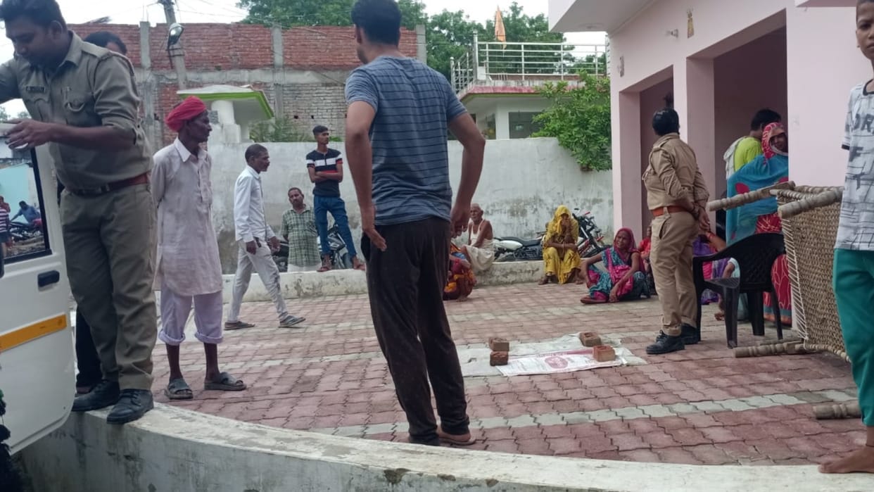 A woman commits suicide in a village in Raebareli.