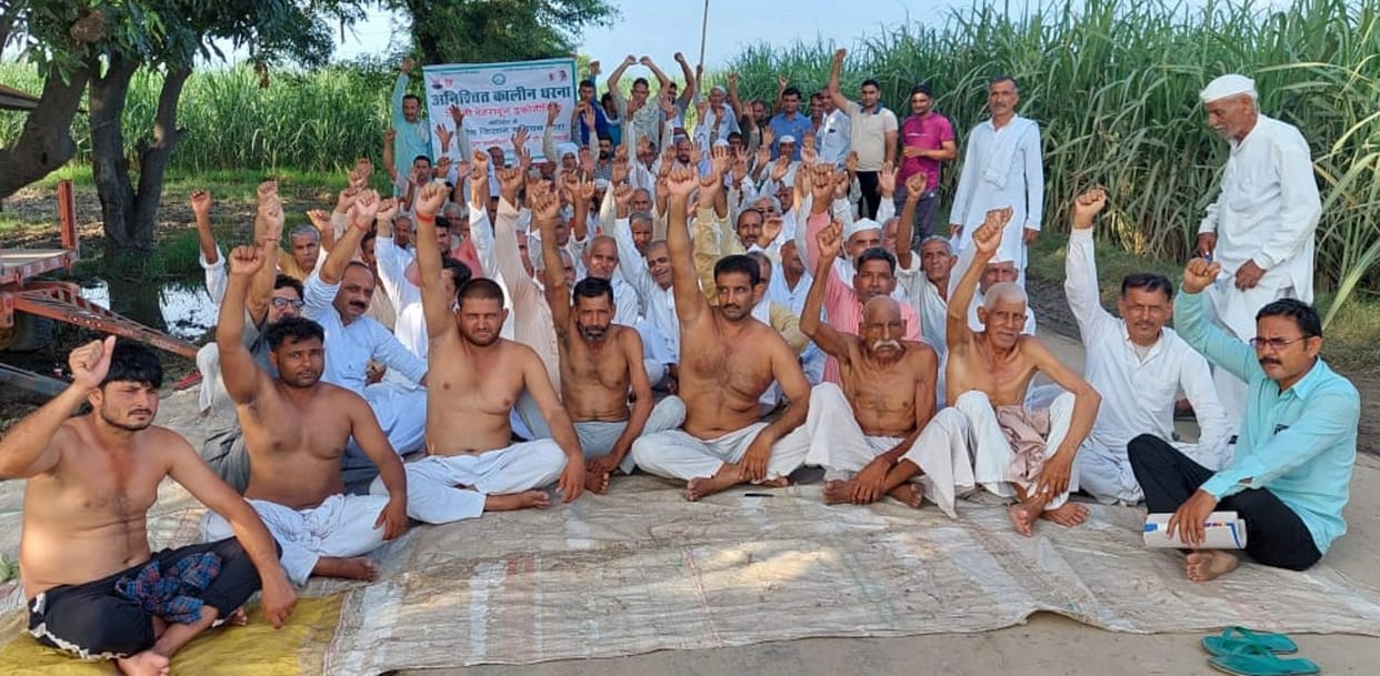 Farmers demonstrated semi-naked