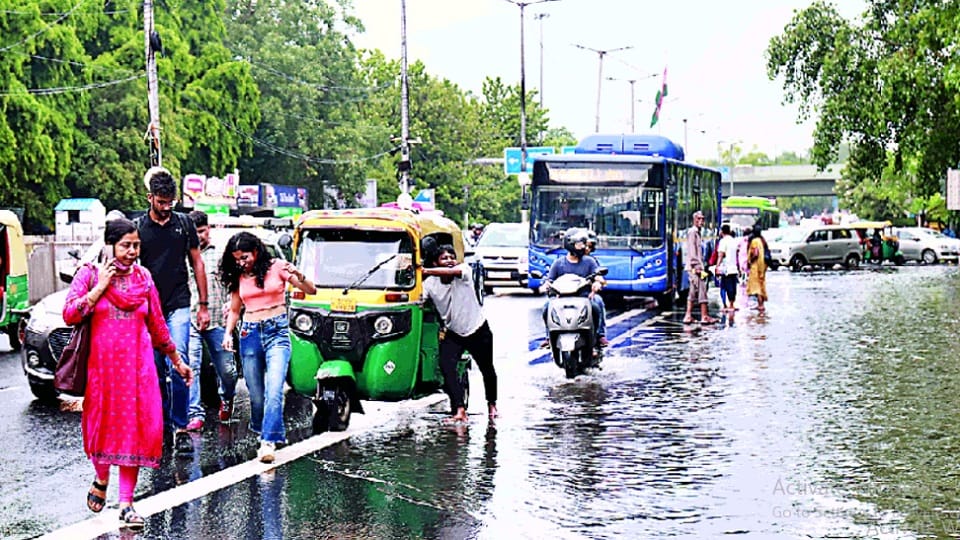 rained in ्elhi-ncr on Monday evening people got relief from the heat