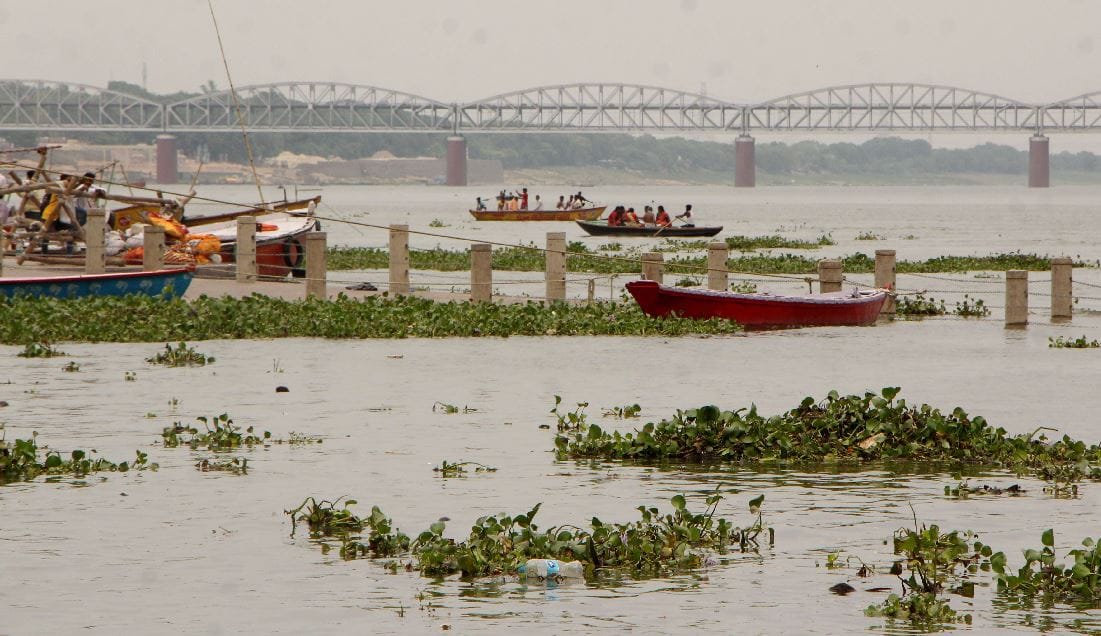 Ganga Water Level In Varanasi increased by more than one meter in last 24 hours many ghats lost contact