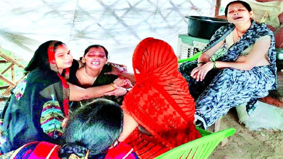 Cancer victim jumped in the canal in firozabad