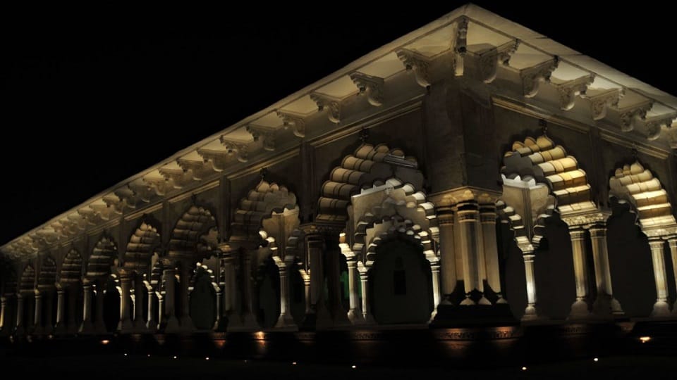 Light and sound show will start at Agra Fort at a cost of Rs 8.42 crore with the help of World Bank