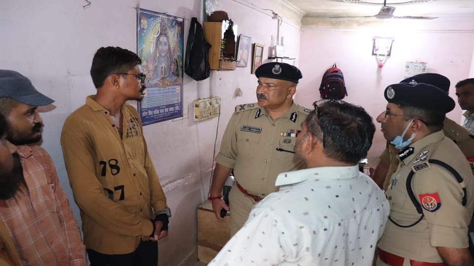 Four miscreants carried out robbery in the firm's office in Rawat Pada Agra