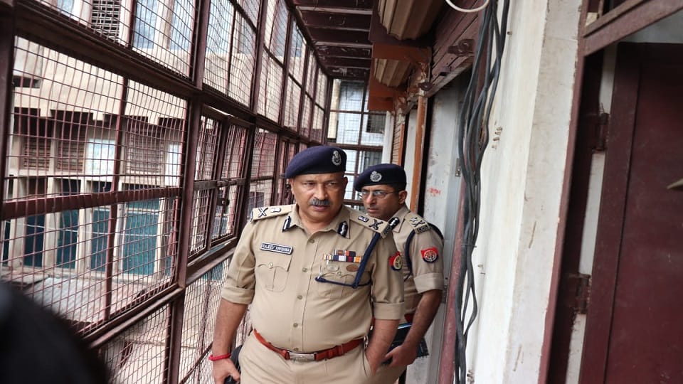 Four miscreants carried out robbery in the firm's office in Rawat Pada Agra