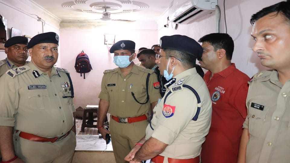 Four miscreants carried out robbery in the firm's office in Rawat Pada Agra