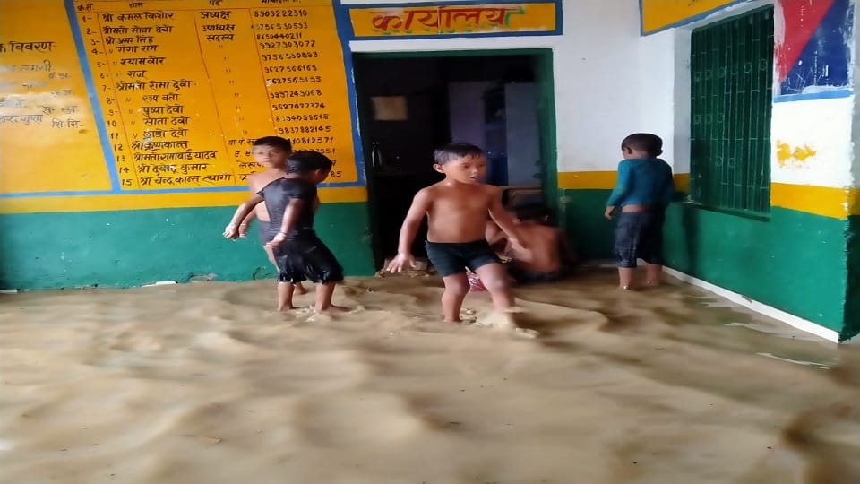 UP Government schools in district flooded Due to the rain in agra