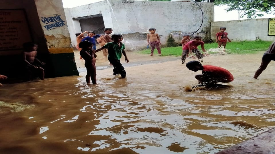 UP Government schools in district flooded Due to the rain in agra