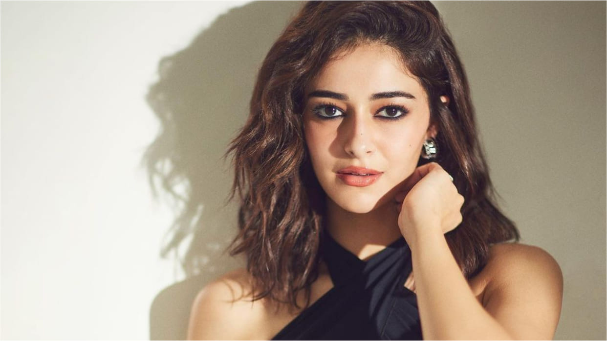 ananya panday black cutout dress for ligar trailer launch look uncomfortable and fix her clothe