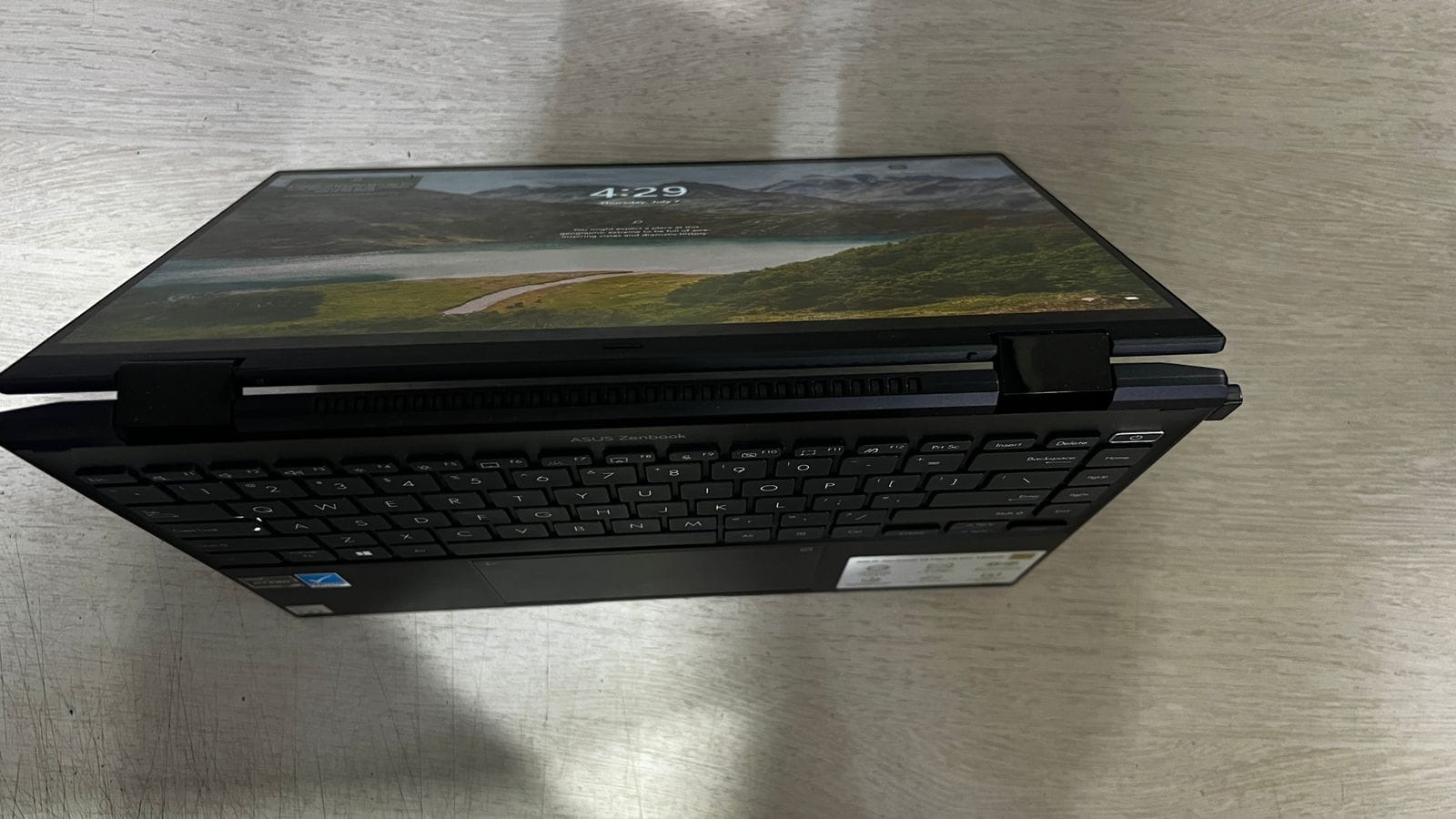 Asus ZenBook 14 Flip OLED Review: рдбрд┐рдЬрд╛рдЗрди рдФрд░ рдмрд┐рд▓реНрдб рдХреНрд╡реЙрд▓рд┐рдЯреА Asus ZenBook 14 Flip OLED Review