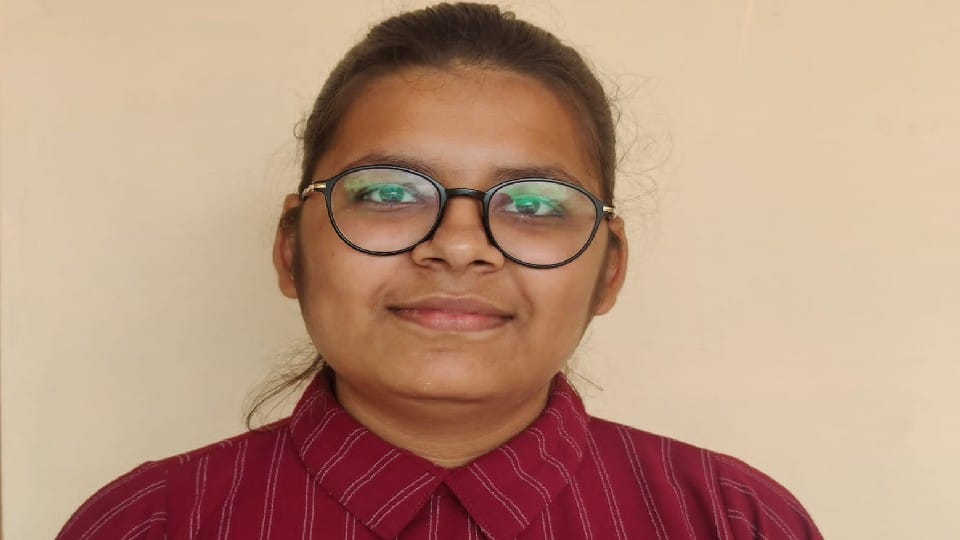 CBSE 12th Result: Chhindwara's daughter Khushi got 495 marks out of 500