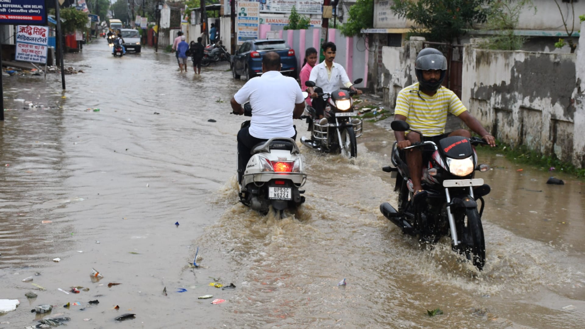 Heavy rain start in Gorakhpur after 21 days