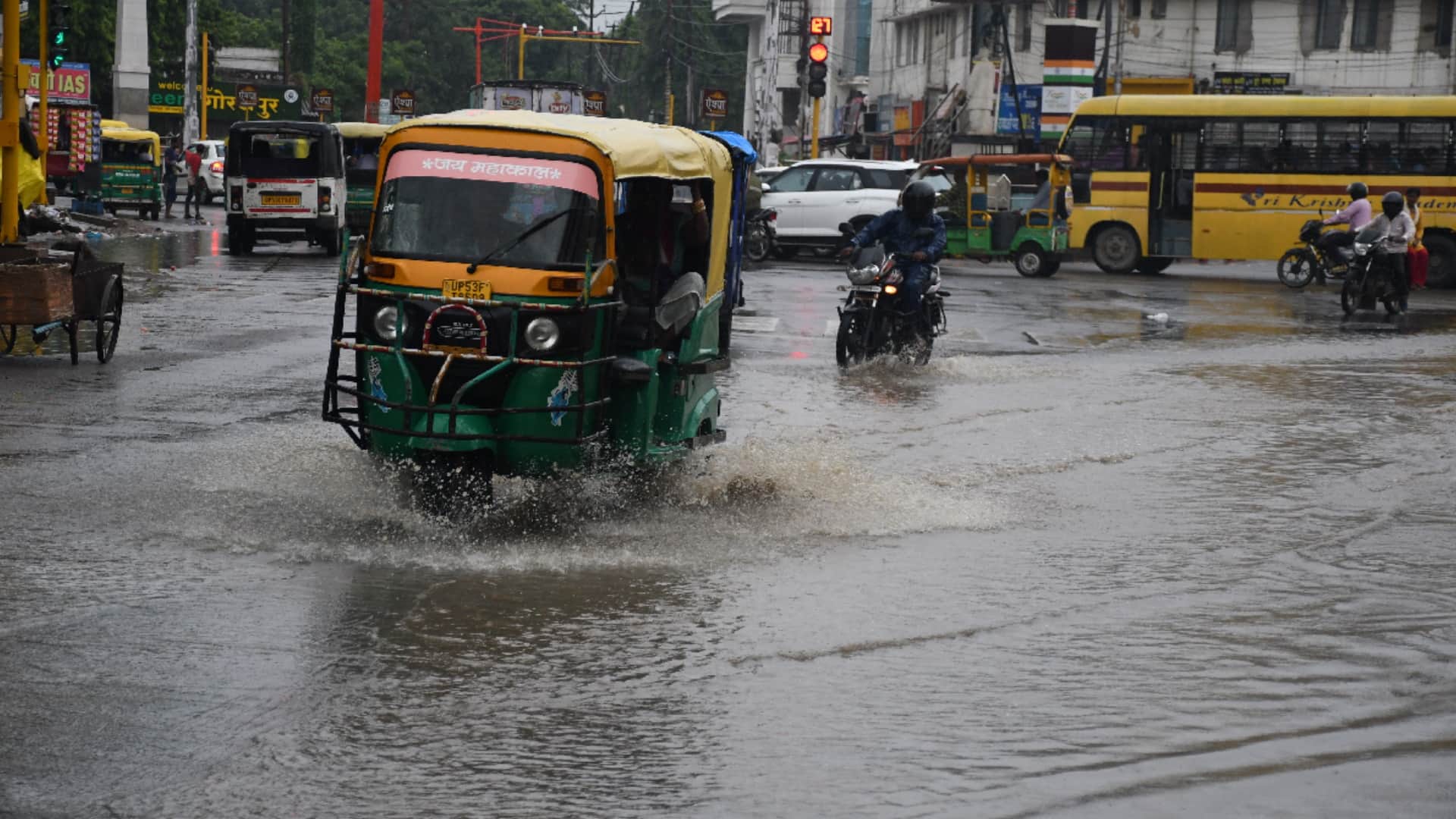 Gorakhpur received highest and Kushinagar received least rain