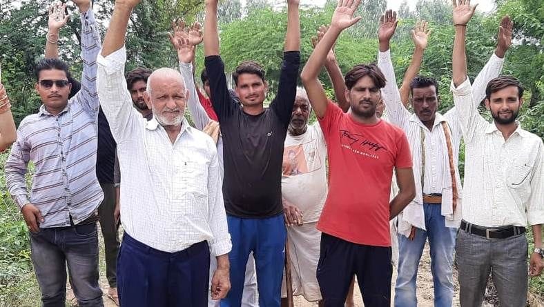 Hathras: Villagers demonstrated when the culvert behind the railway station was not built