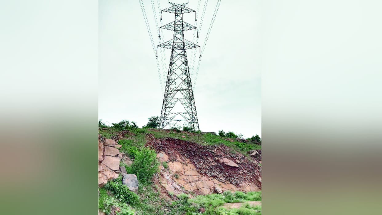 Woman dies after being hit by high tension line on roof