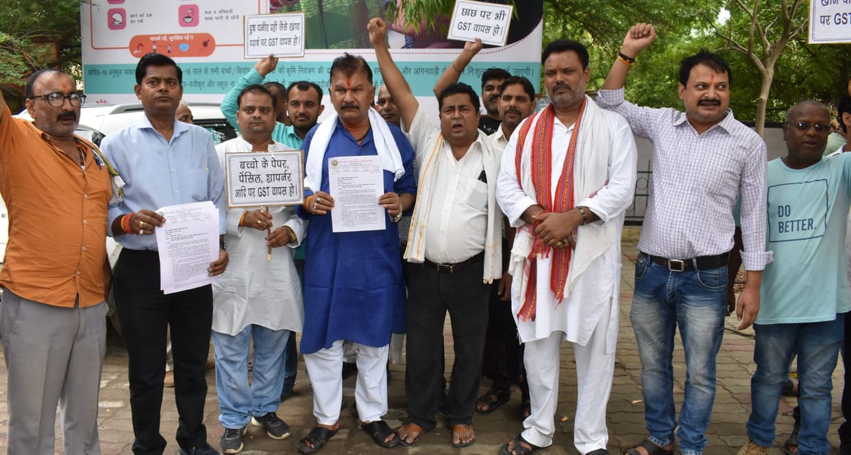 Traders raise voice against GST hike