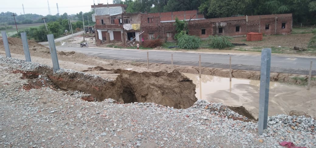 Bundelkhand Expressway, On The sixth Day Of Inauguration, Road Of The Expressway Collapsed