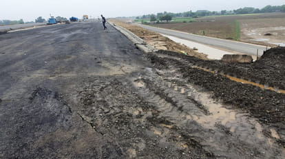 Bundelkhand Expressway, On The sixth Day Of Inauguration, Road Of The Expressway Collapsed