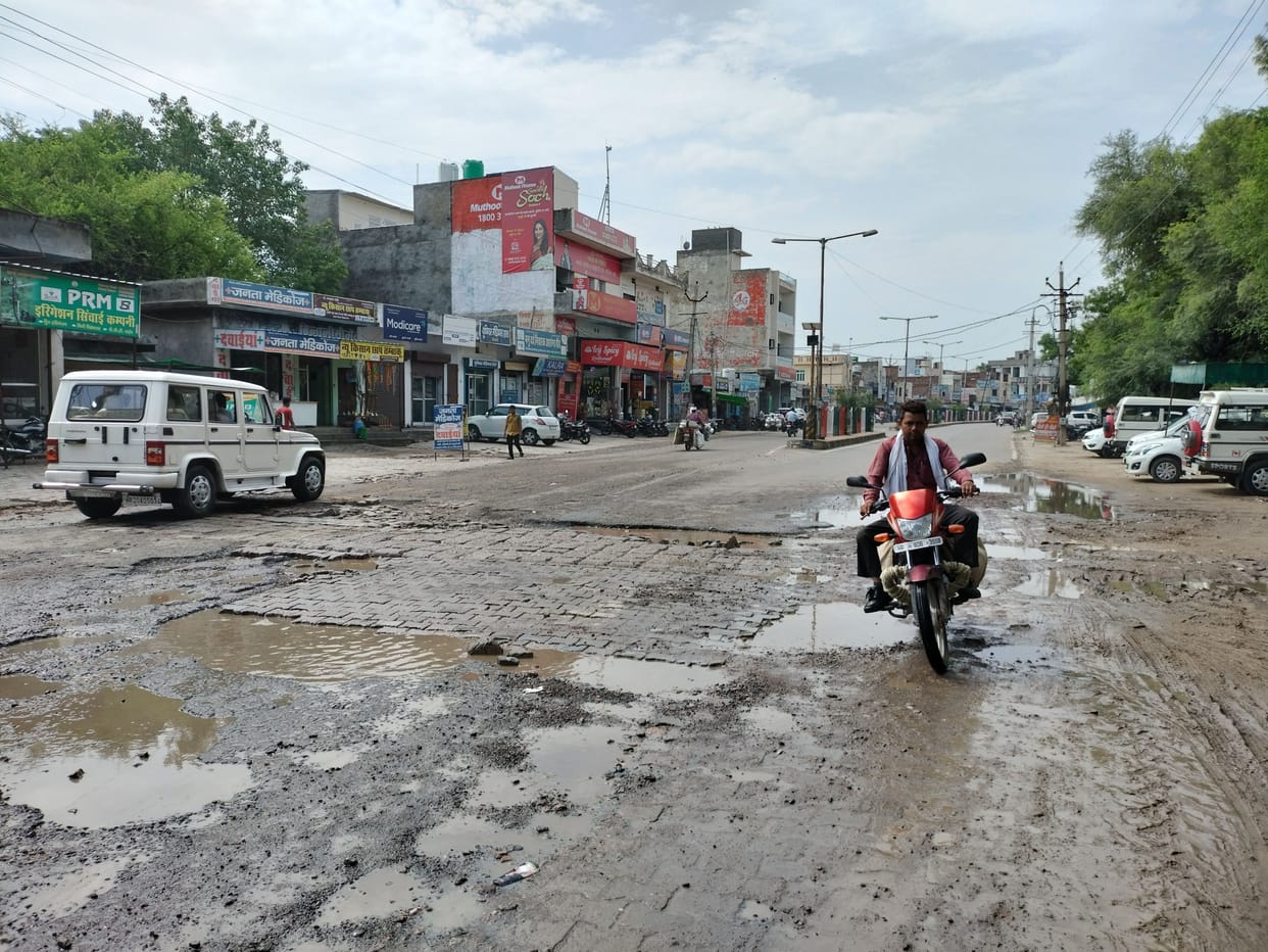 Badhaali: Babuji Walk slowly, there are big potholes in this path