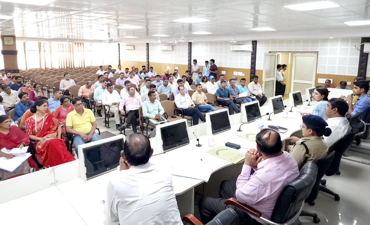 Duty magistrates and center superintendents will also not be able to carry mobile phones during HCS exam
