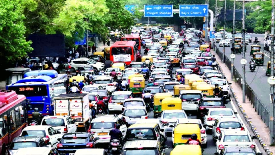 new delhi traffic stuck in demonstration procession and pm modi route vehicles kept crawling