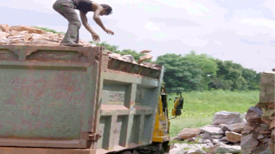 mining mafia in aravali takes out 200 rupees ton stone and sells it in the market for 1400