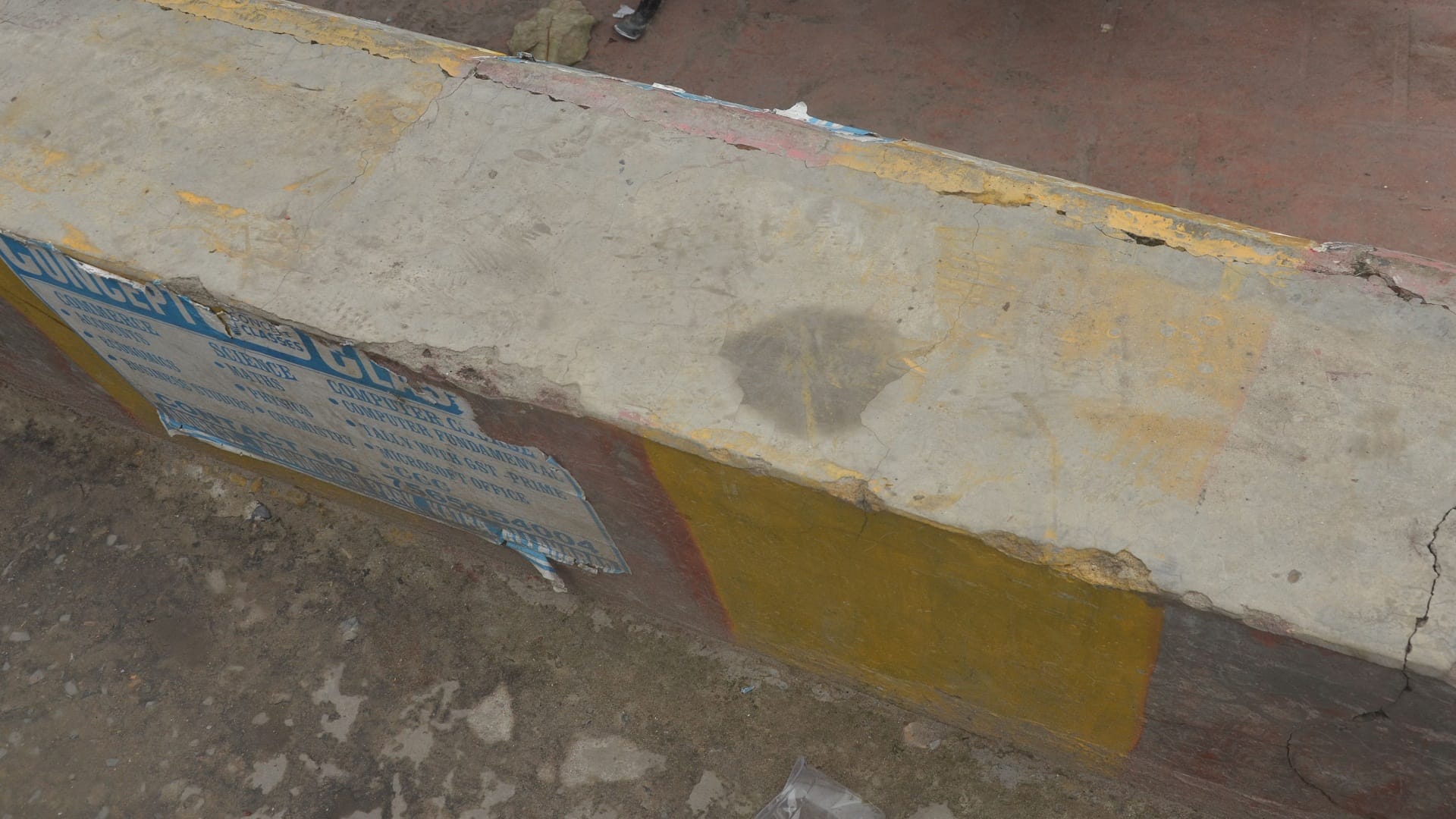 school where amitabh bachchan was bombed at its gate