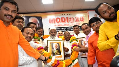 UP: Cabinet minister Swatantradev, who reached Prayagraj, targeted the opposition, said on the question of Din