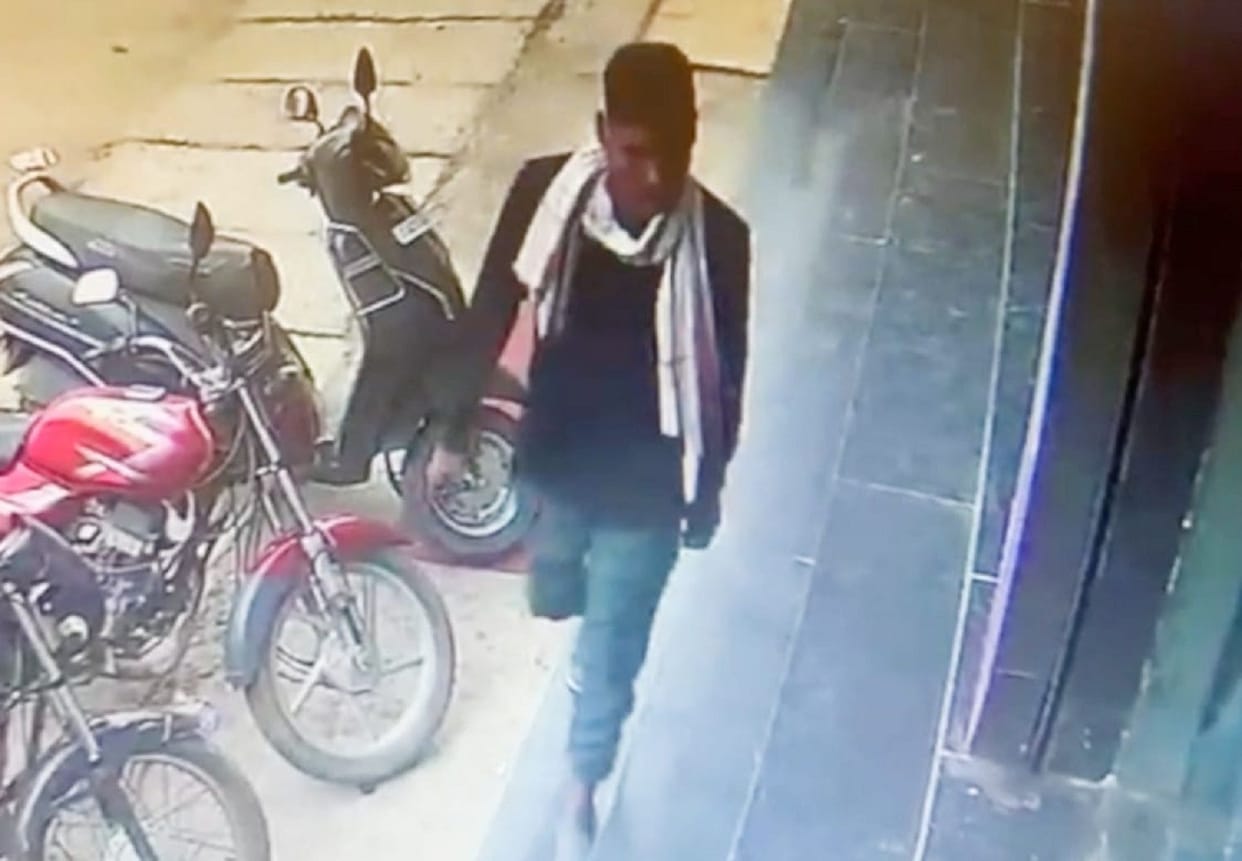 The teenager took eight lakh rupees from the cash counter of the bank