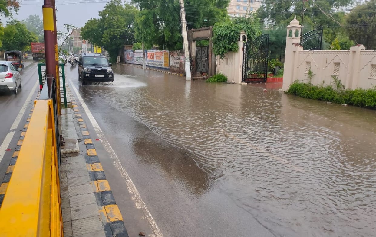 Today 400 meters of Delhi Road Barsati drain will be cleaned with a super sucker machine