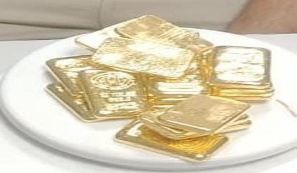 Gold Worth Of more than one crore Caught At Varanasi airport Hidden in Passenger waist for Smuggling