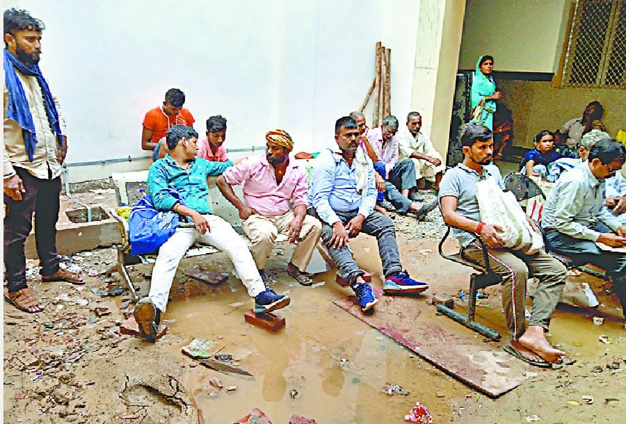 BHU Hospital condition Patients and attendants wait amidst mud facing lots of problem