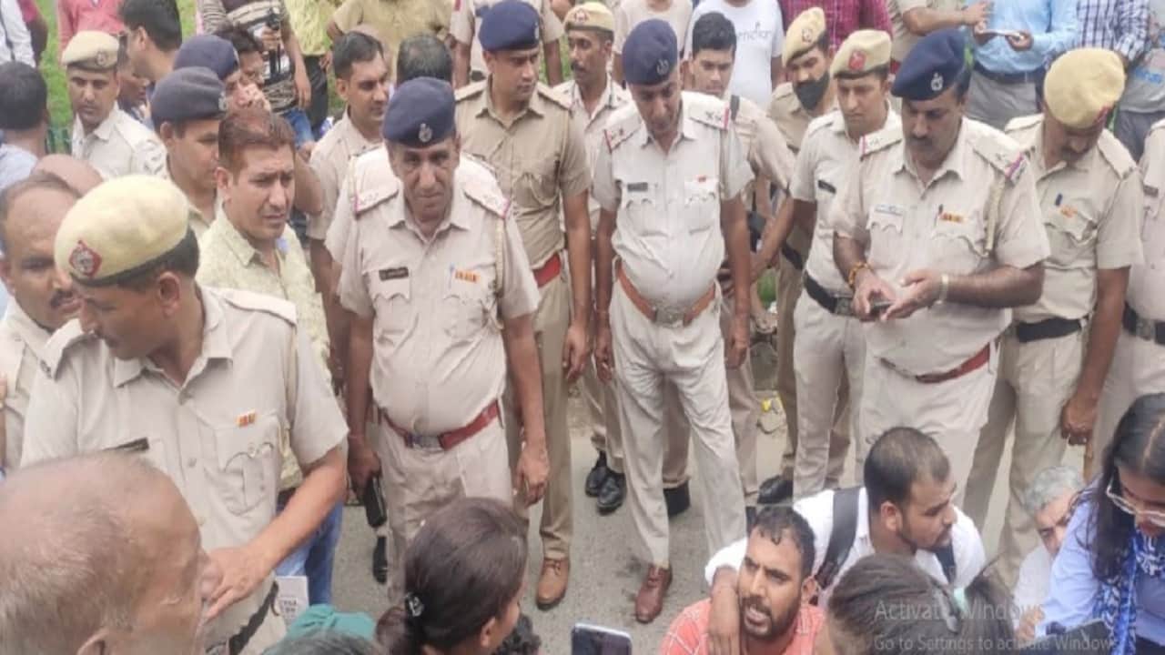 wife along with lover killed her husband by slitting his throat in Faridabad s Nangla Enclave