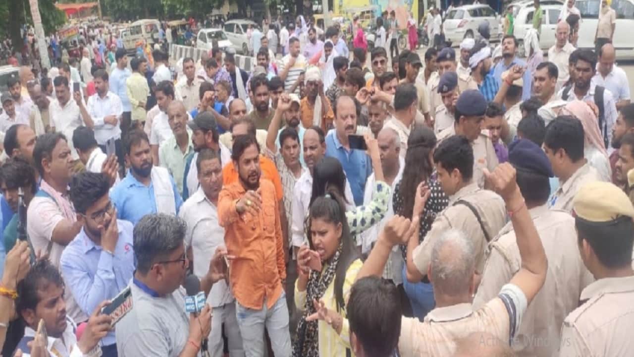 wife along with lover killed her husband by slitting his throat in Faridabad s Nangla Enclave