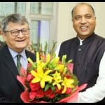 सुमन बेरी से भेंट करते मुख्यमंत्री जयराम ठाकुर।