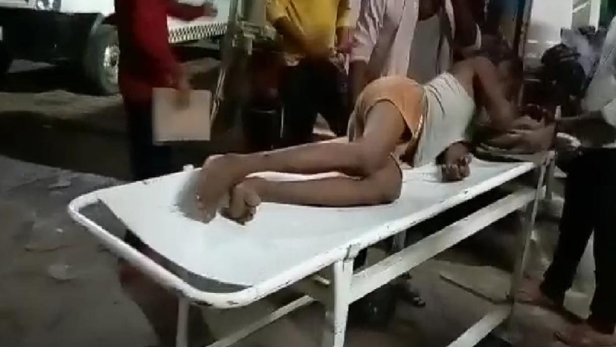 Hathras Road Accident in Sadabad 6 Kanwariyas Died and 2 Injured Due to Dumper Collision Latest News in Hindi