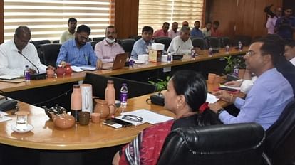Eight IAS promoted ahead of time secretariat union raised questions Uttarakhand news in hindi