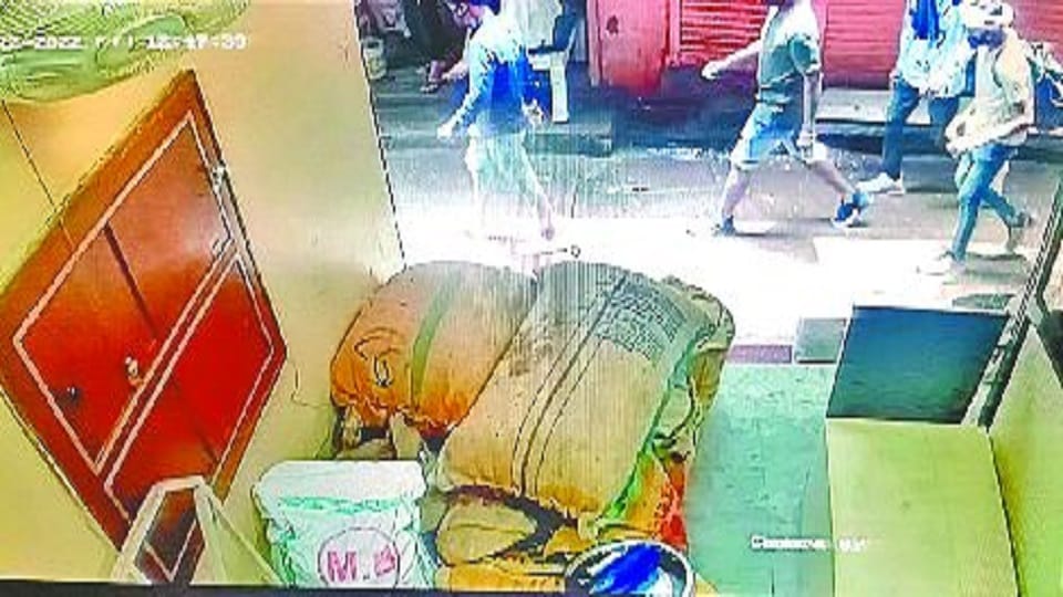 Police filed chargesheet filed in the courier company office robbery case in Agra