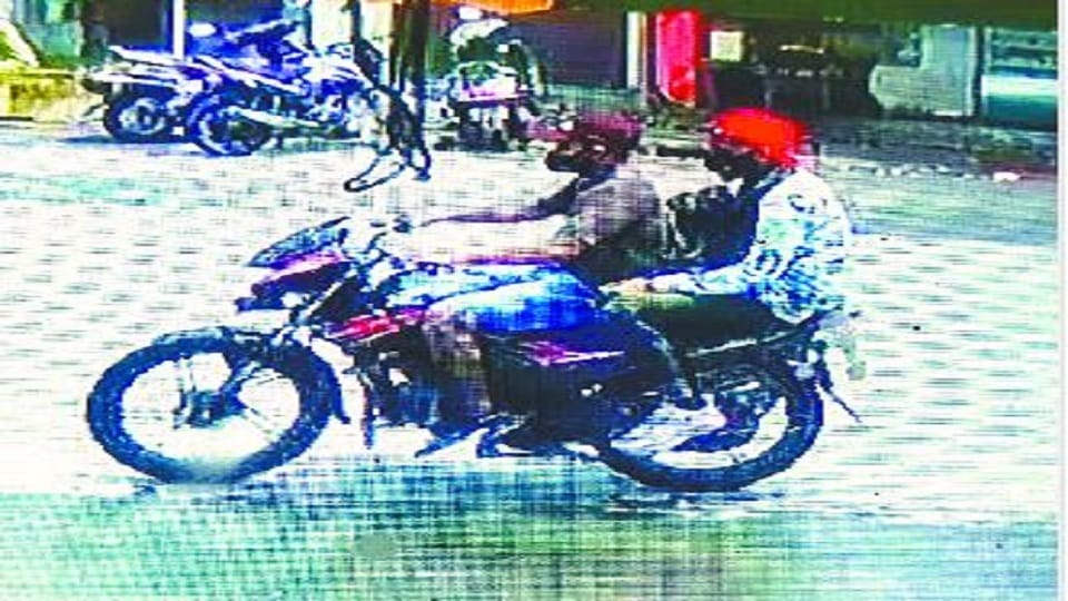 Five accused arrested of robbery case in agra courier company
