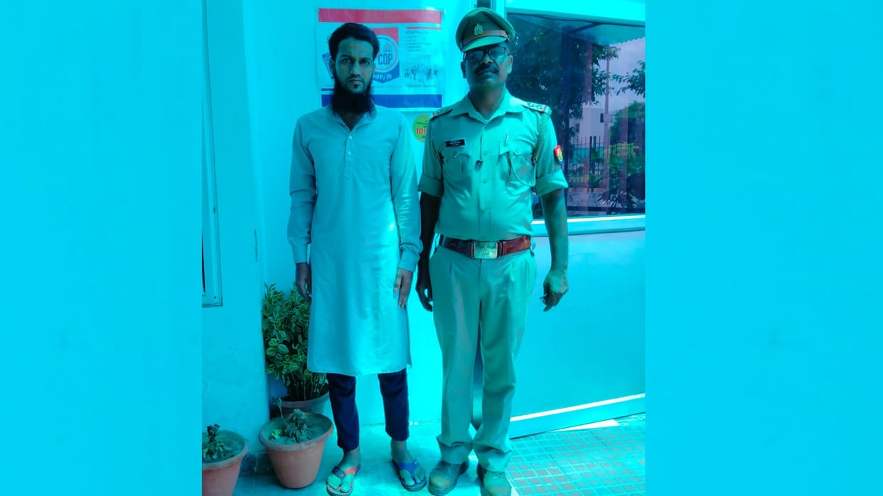 one more arrested for offering namaz in Lulu mall.