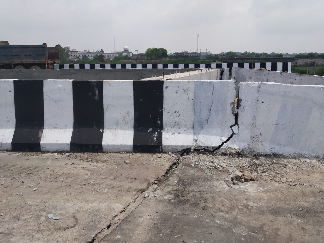 Banda: Due to heavy rain, the culvert collapsed, the road half fit road torn