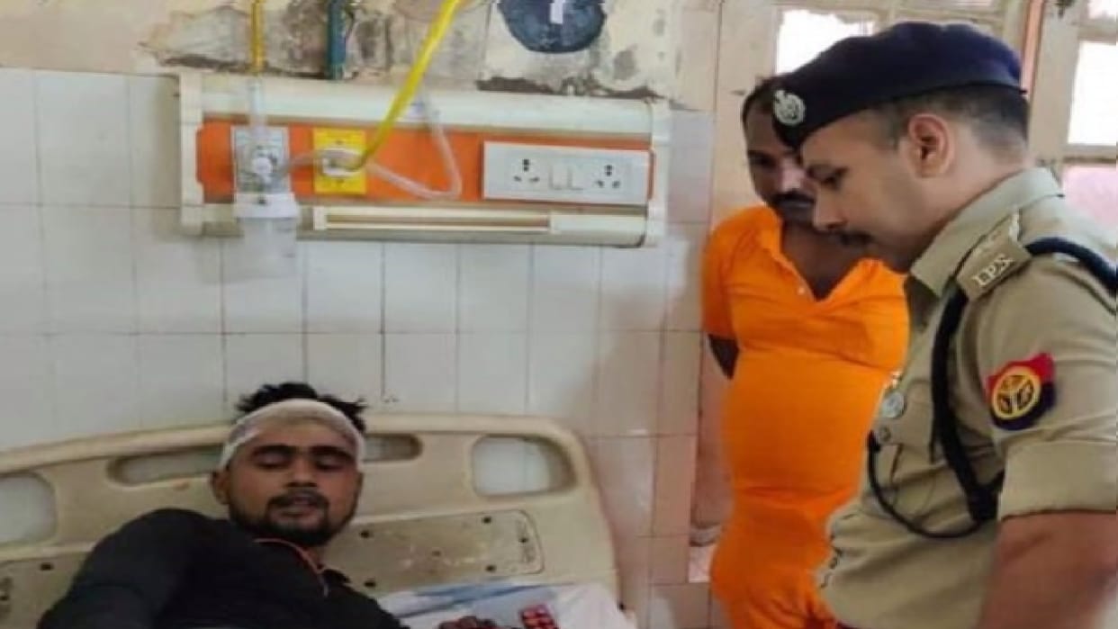 basti Road Accident Vehicle of Kanwariyas hit by trailer